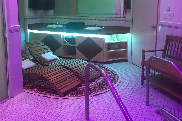 Private Group Spa Jacuzzi/Sauna Package with 1 Hour Massage - Photo 1 of 7